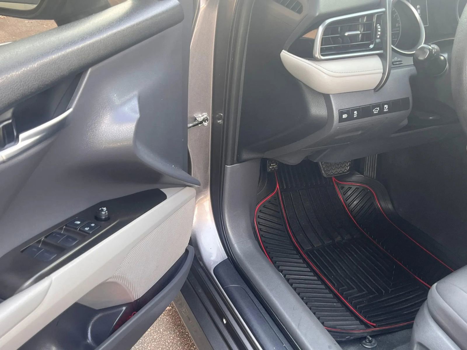 Used 2021 Toyota Camry LE FWD image 9
