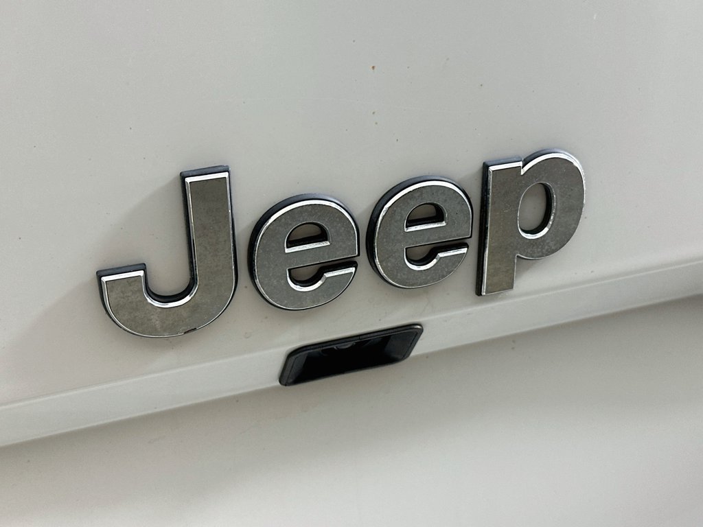 Used 2022 Jeep Wrangler Unlimited Sahara w/ Cold Weather Group AWD/4WD image 33