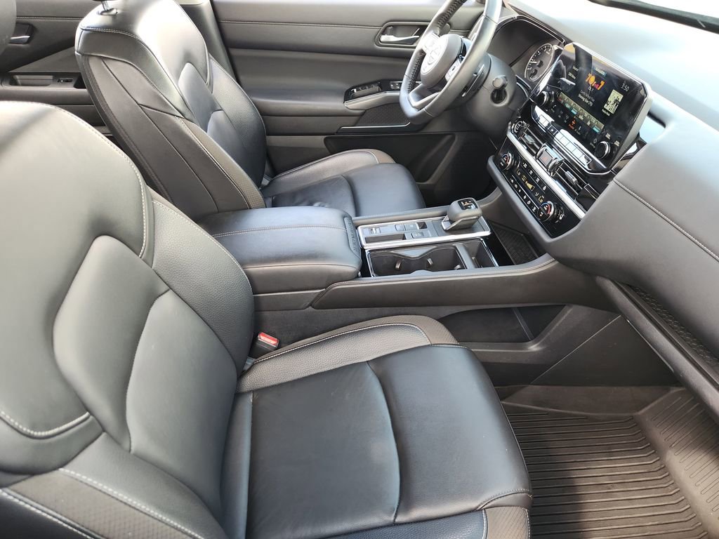 Used 2024 Nissan Pathfinder SL image 10