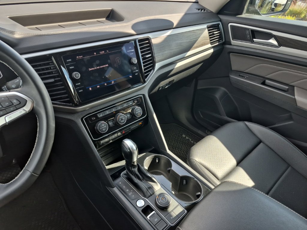 Used 2023 Volkswagen Atlas SE AWD/4WD image 16