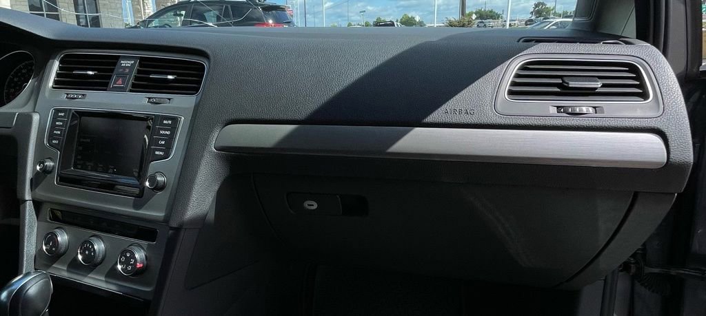 Used 2015 Volkswagen Golf SportWagen FWD image 29
