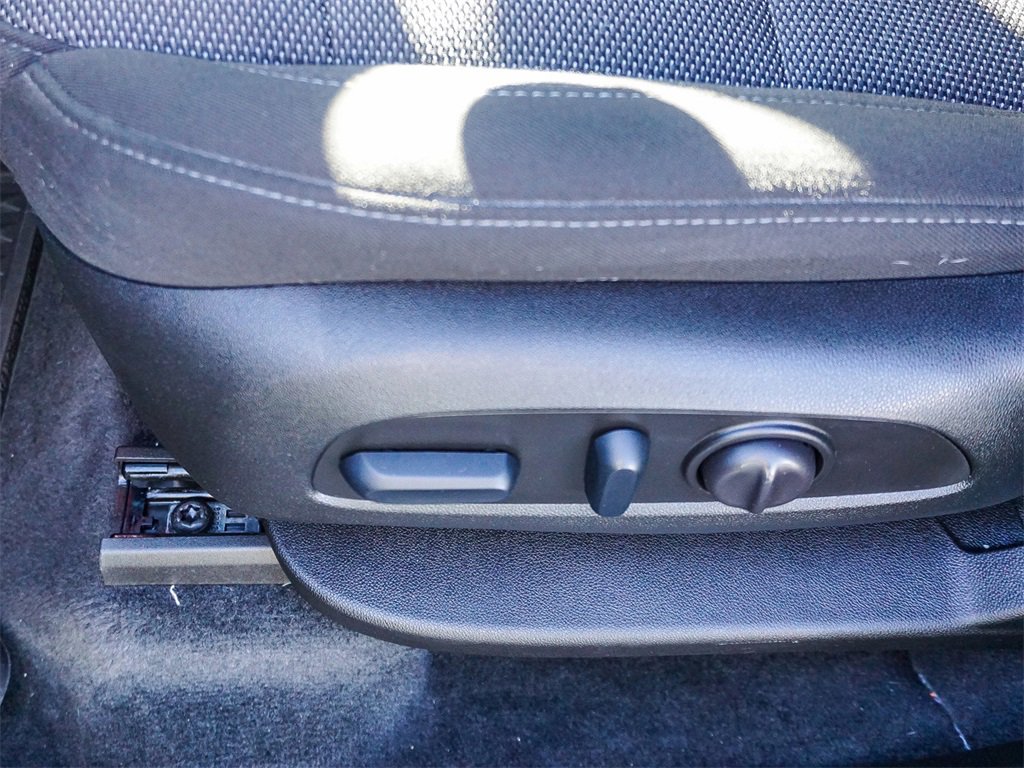 Used 2023 Chevrolet Traverse LT image 19