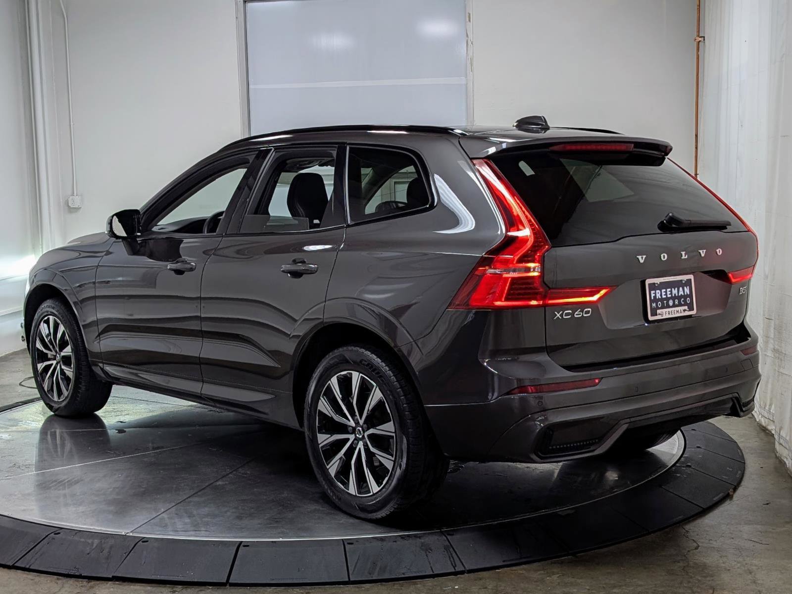 Used 2025 Volvo XC60 B5 Core AWD/4WD image 7