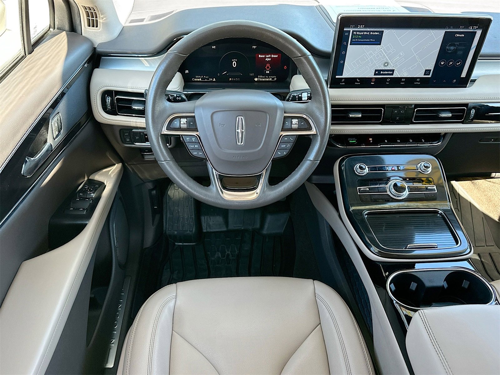 Used 2022 Lincoln Nautilus FWD w/ Premium Package image 22