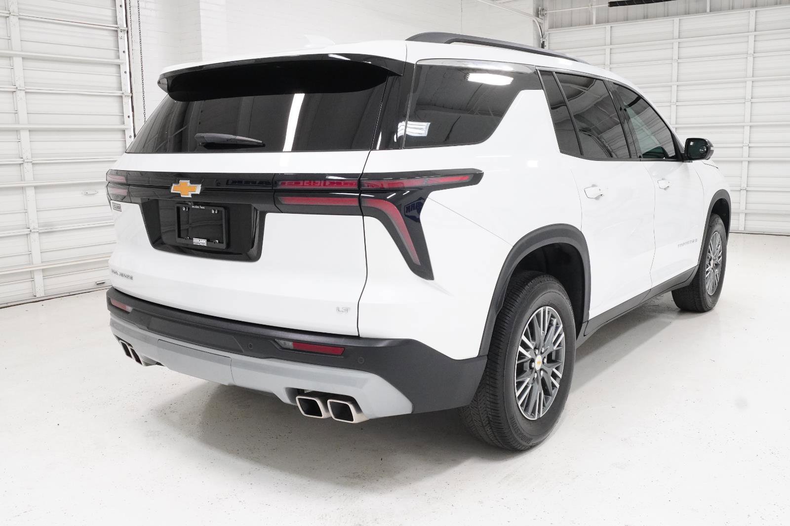 Used 2024 Chevrolet Traverse LT FWD image 6