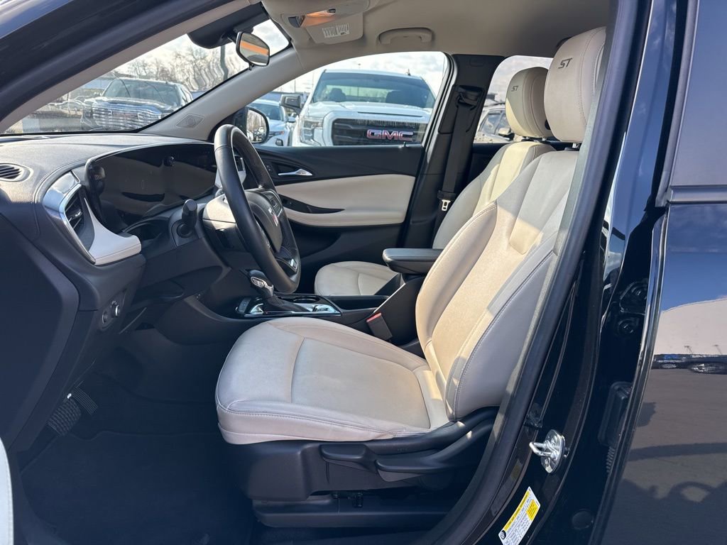 Used 2024 Buick Encore GX Sport Touring image 16