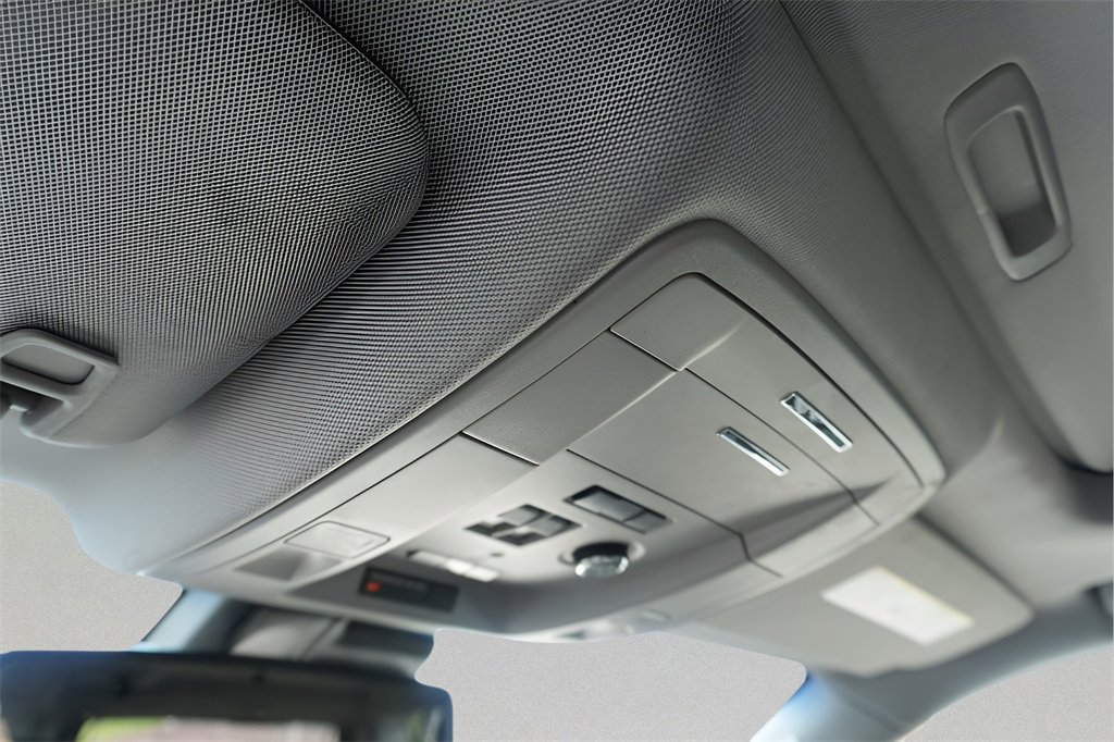 Used 2020 Chevrolet Suburban Premier w/ Premier 6.2L Value Package image 28