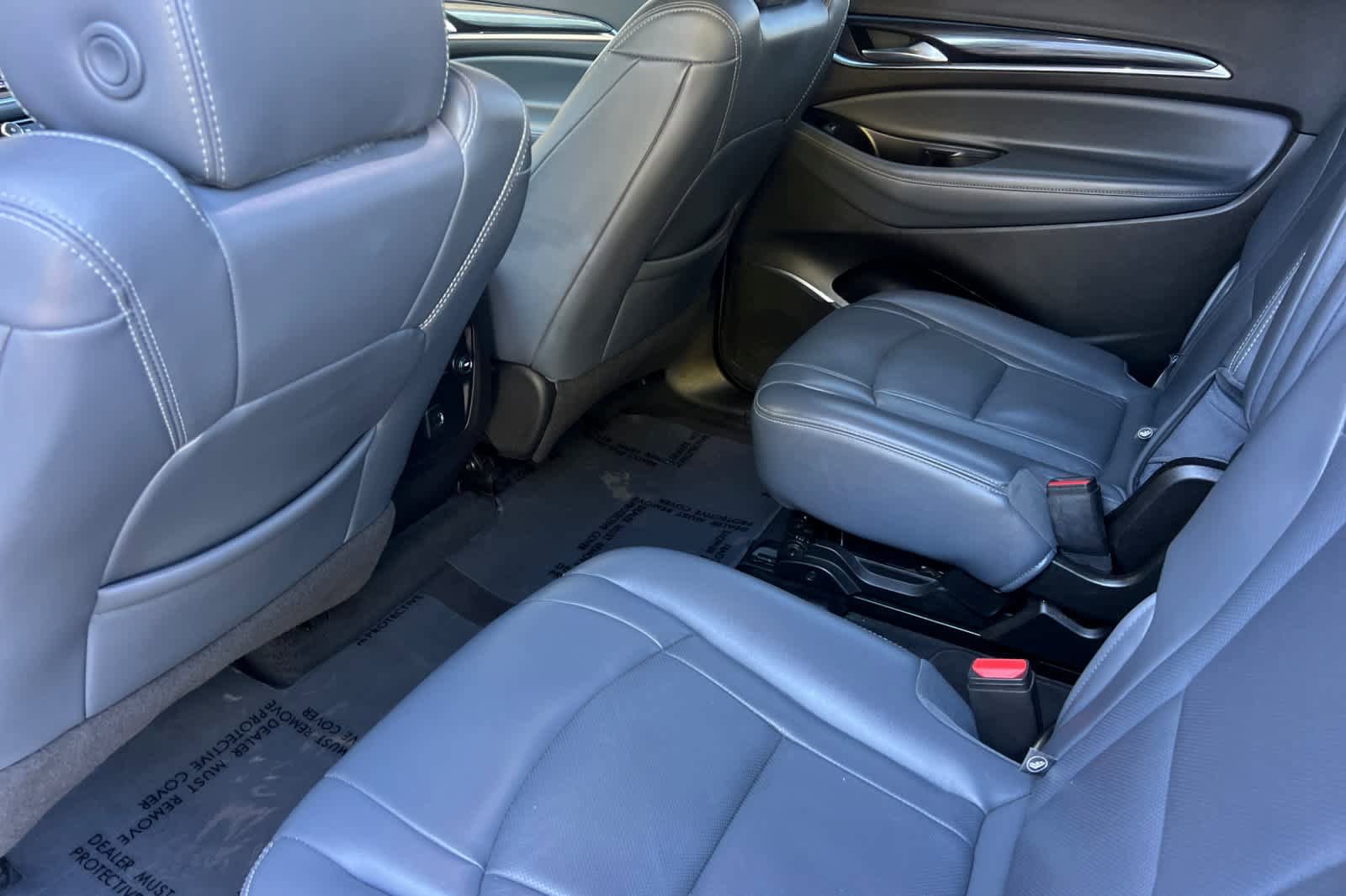Used 2022 Buick Enclave Essence image 4