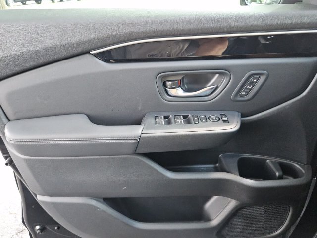 Used 2025 Honda Pilot Touring image 28