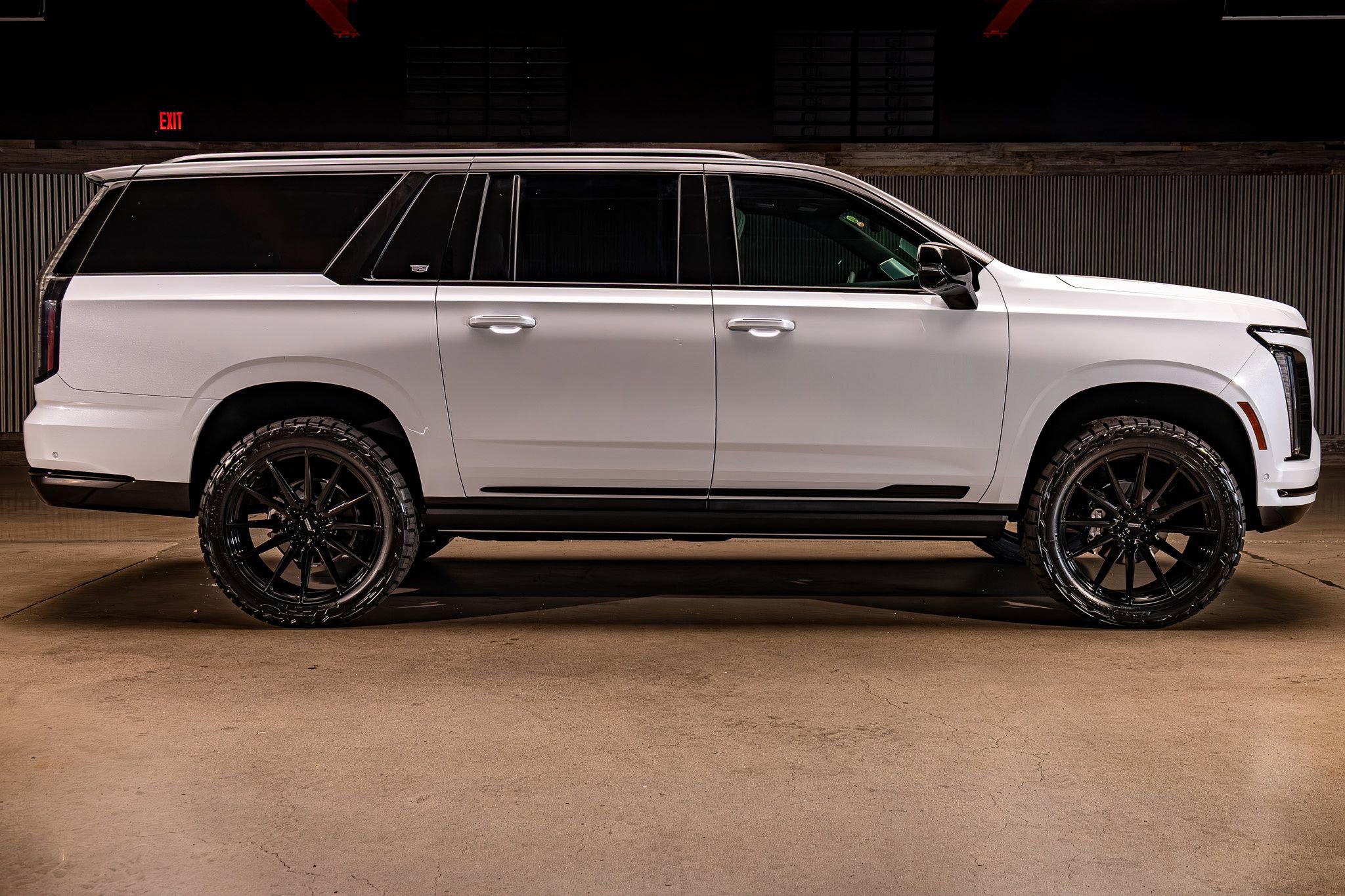 Used 2026 Cadillac Escalade ESV Platinum Sport w/ LPO, ONYX Package AWD/4WD image 11