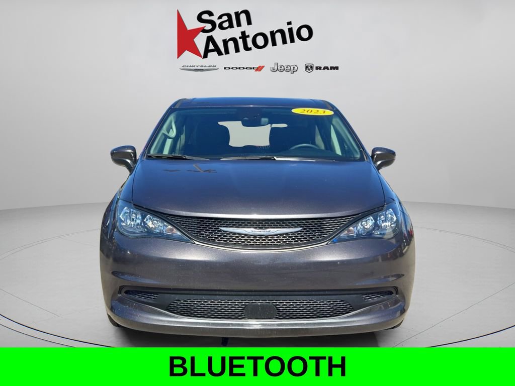 Used 2023 Chrysler Voyager LX image 3