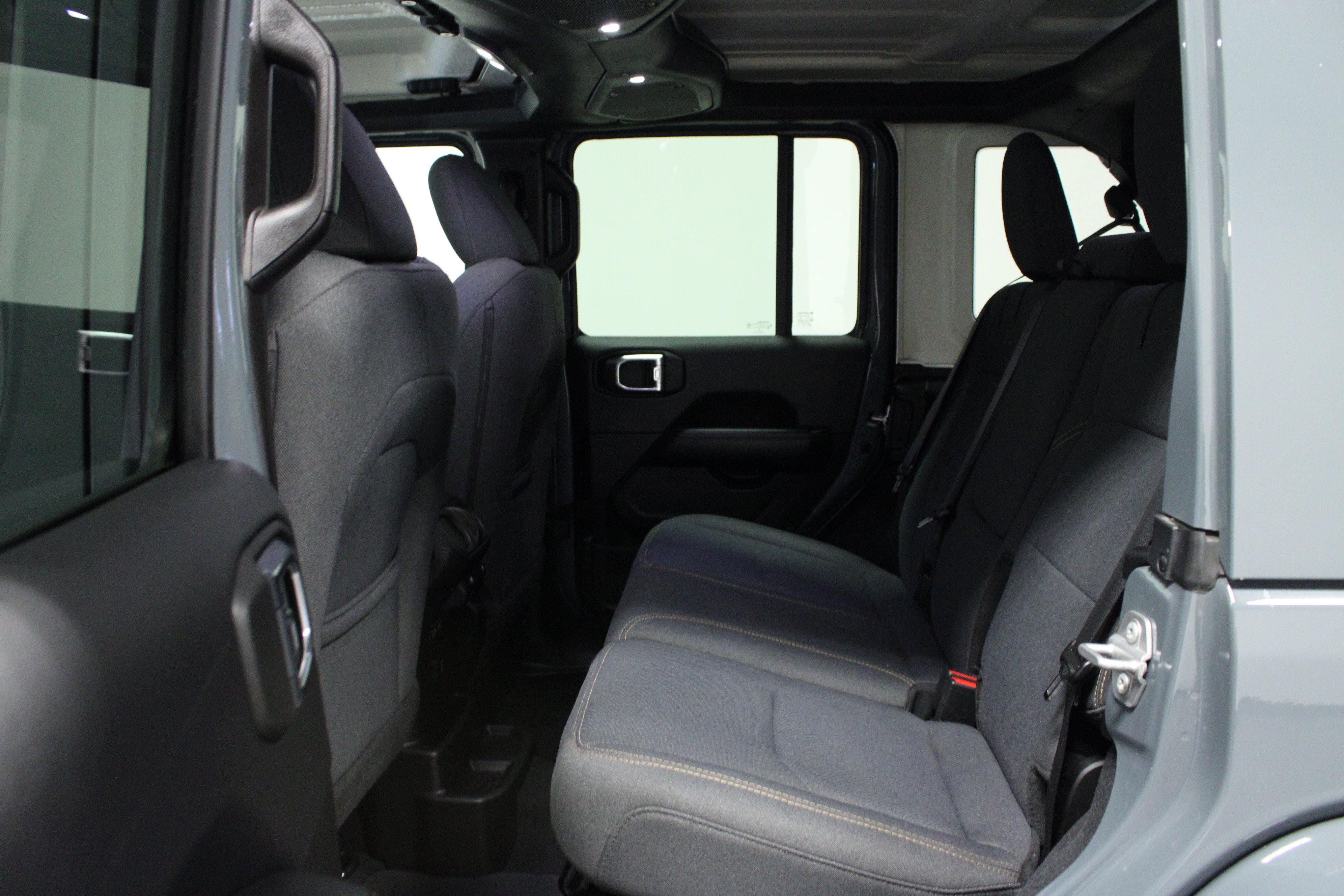 Used 2025 Jeep Wrangler Unlimited Sahara AWD/4WD image 13