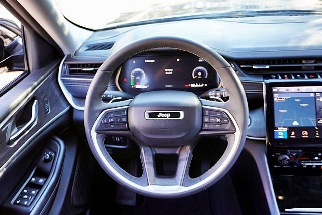 Used 2023 Jeep Grand Cherokee Limited w/ Trailer Tow Prep Group (B) image 19