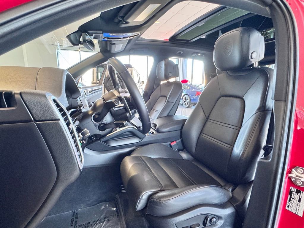 Used 2023 Porsche Cayenne Platinum Edition image 18