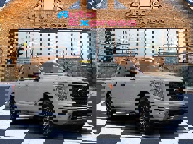 Used 2022 Nissan Titan SV