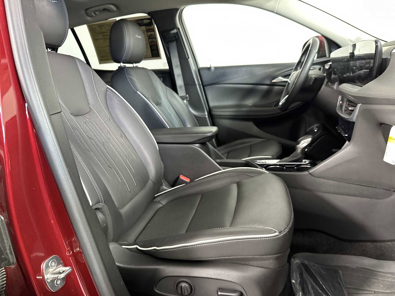 Used 2024 Buick Encore GX Avenir w/ Avenir Convenience Package image 28