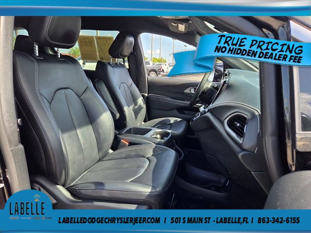Used 2025 Chrysler Pacifica Select AWD/4WD image 18