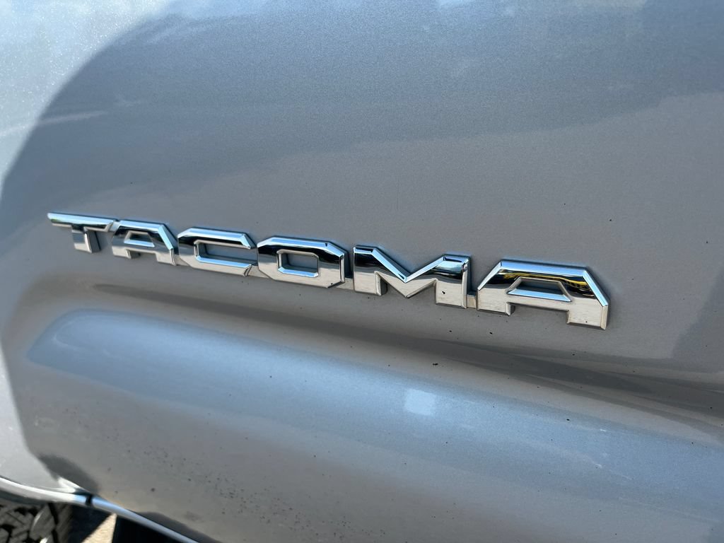 Used 2020 Toyota Tacoma TRD Off-Road w/ TRD Premium Off Road Package AWD/4WD image 31