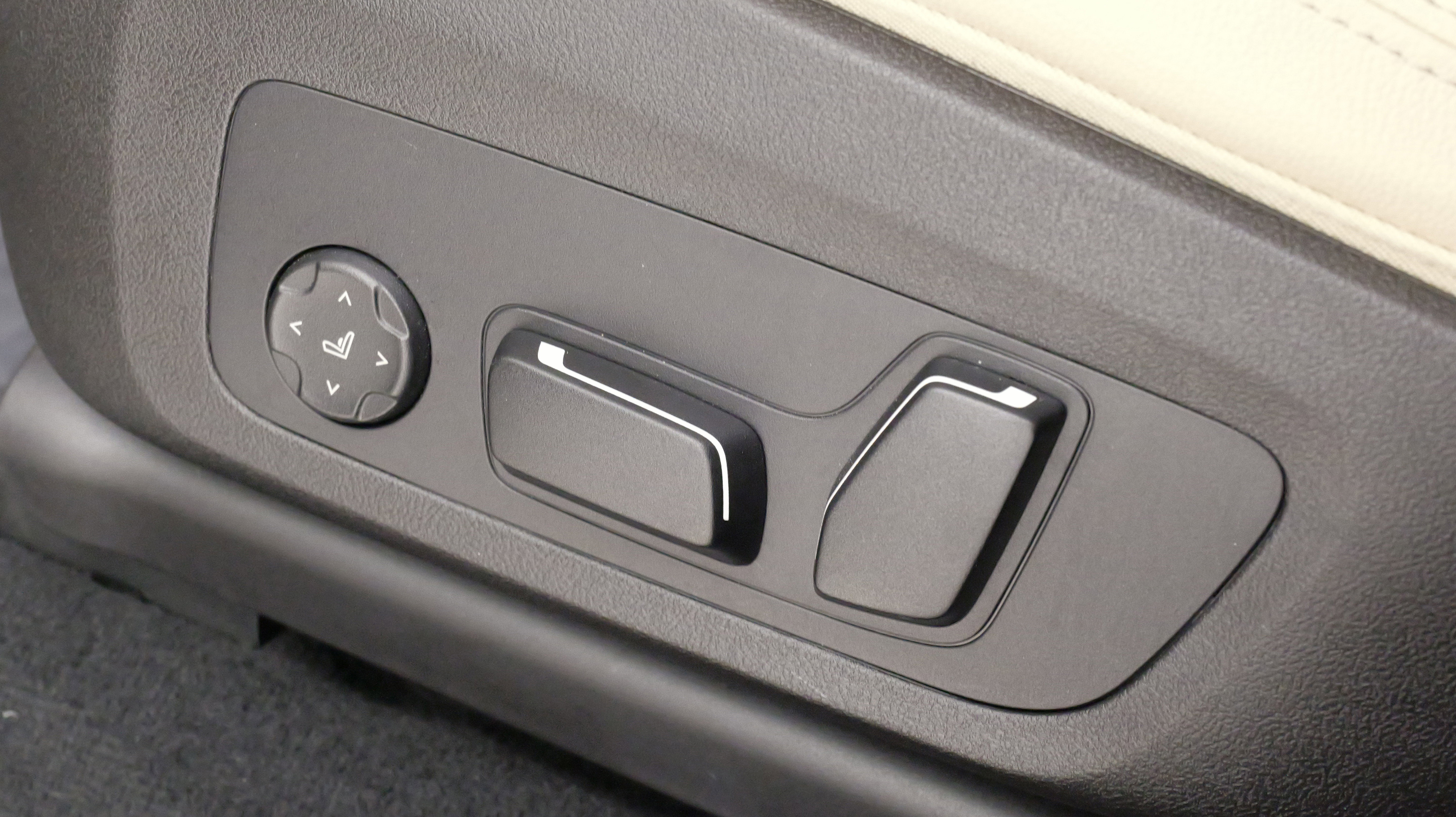 Used 2025 BMW X4 xDrive30i image 42