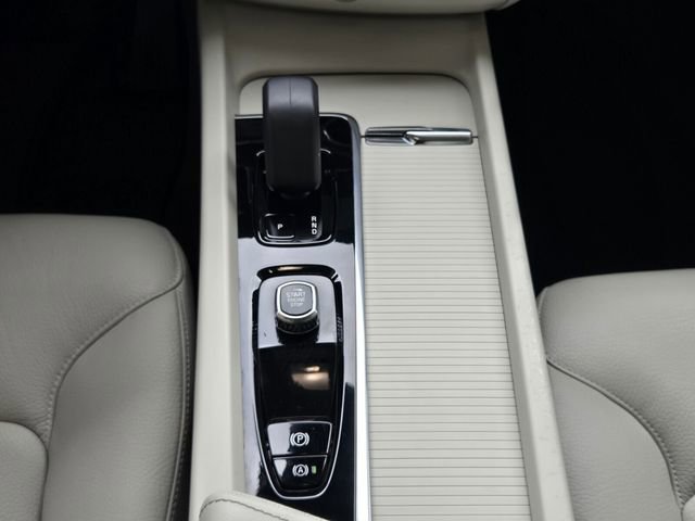 Certified 2023 Volvo XC60 B5 Core w/ Climate Package image 23