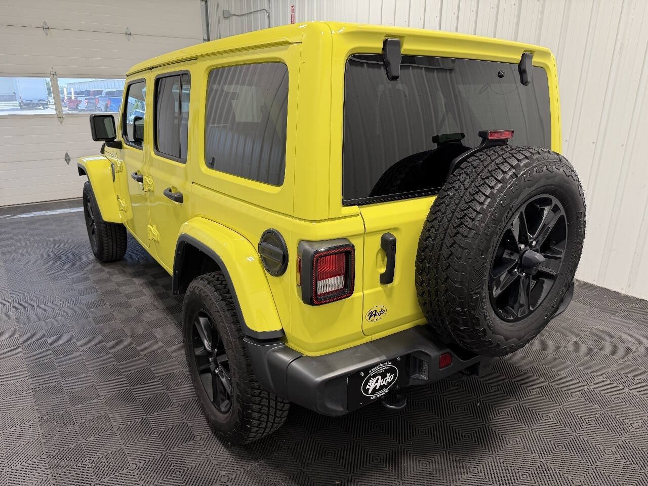 Used 2023 Jeep Wrangler Unlimited Sahara AWD/4WD image 5