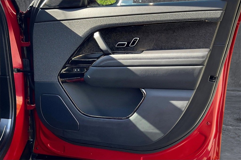 Used 2025 Land Rover Range Rover Sport Dynamic SE image 27