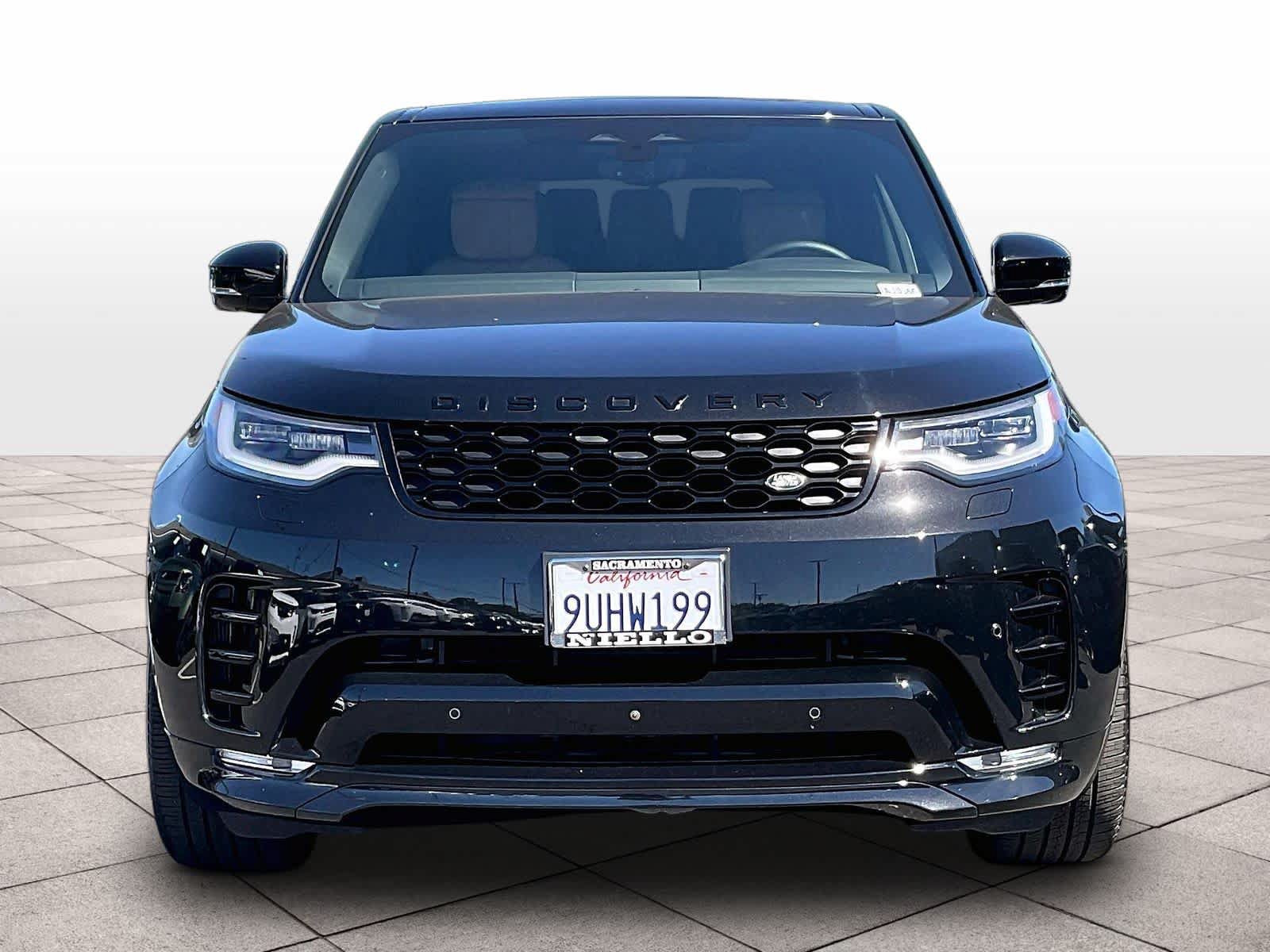 Used 2025 Land Rover Discovery Dynamic SE AWD/4WD image 3