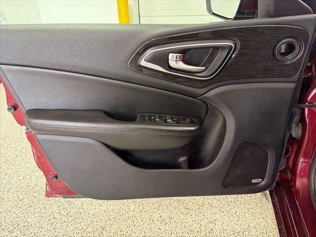 Used 2015 Chrysler 200 C w/ Navigation & Sound Group I image 9