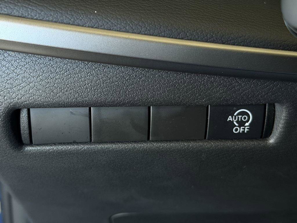 Used 2025 Nissan Kicks S image 19