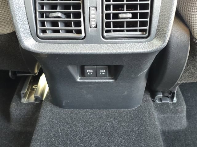 Used 2022 Toyota Venza LE image 15