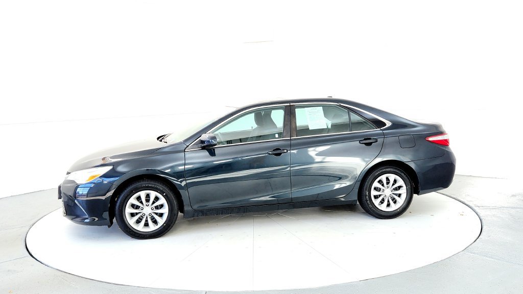 Used 2015 Toyota Camry LE w/ Moonroof Package FWD image 3