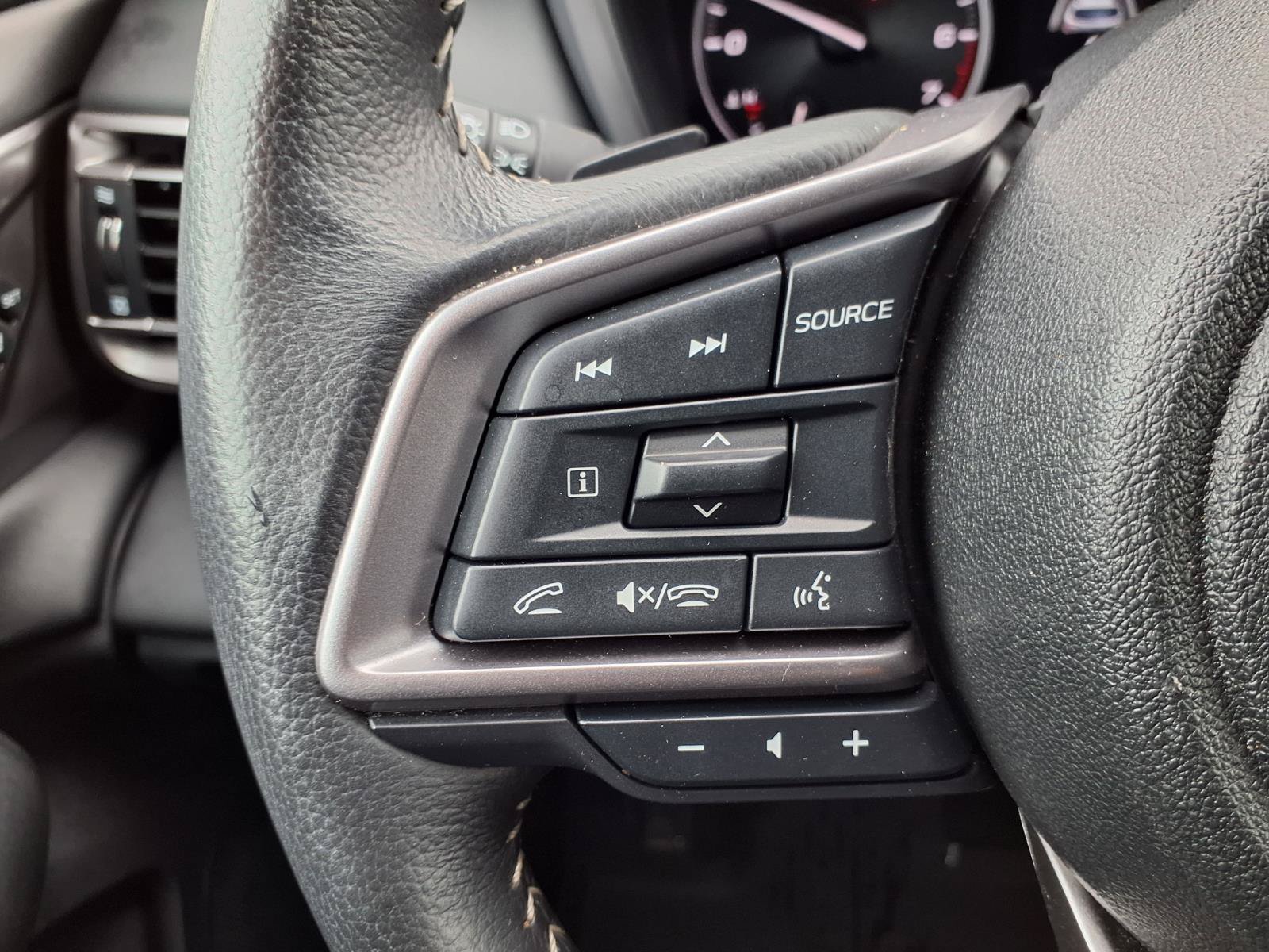 Used 2025 Subaru Outback Limited AWD/4WD image 13