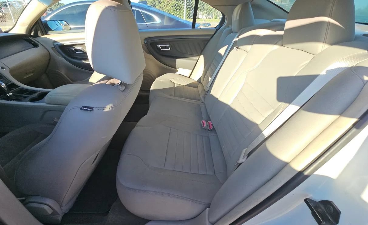 Used 2012 Ford Taurus SE FWD image 6