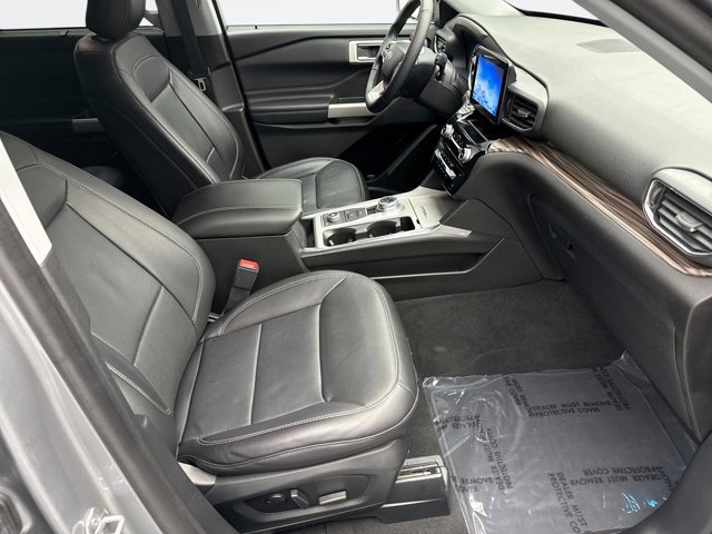 Used 2022 Ford Explorer Limited w/ Equipment Group 301A image 19