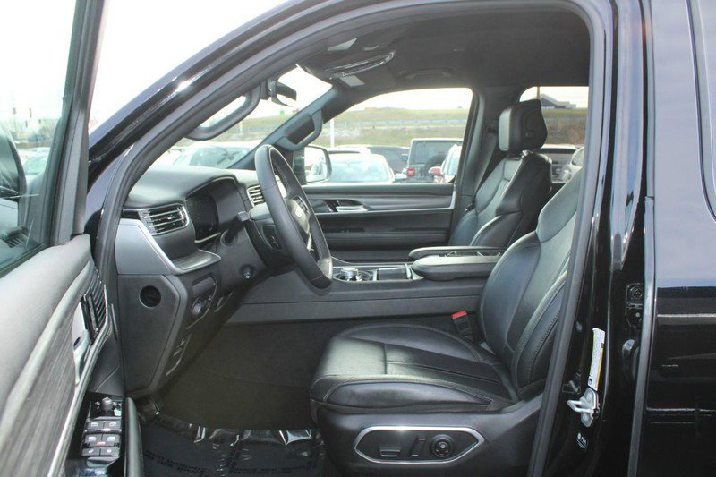 Used 2024 Jeep Wagoneer L Series II w/ Flexible Seating Group image 9