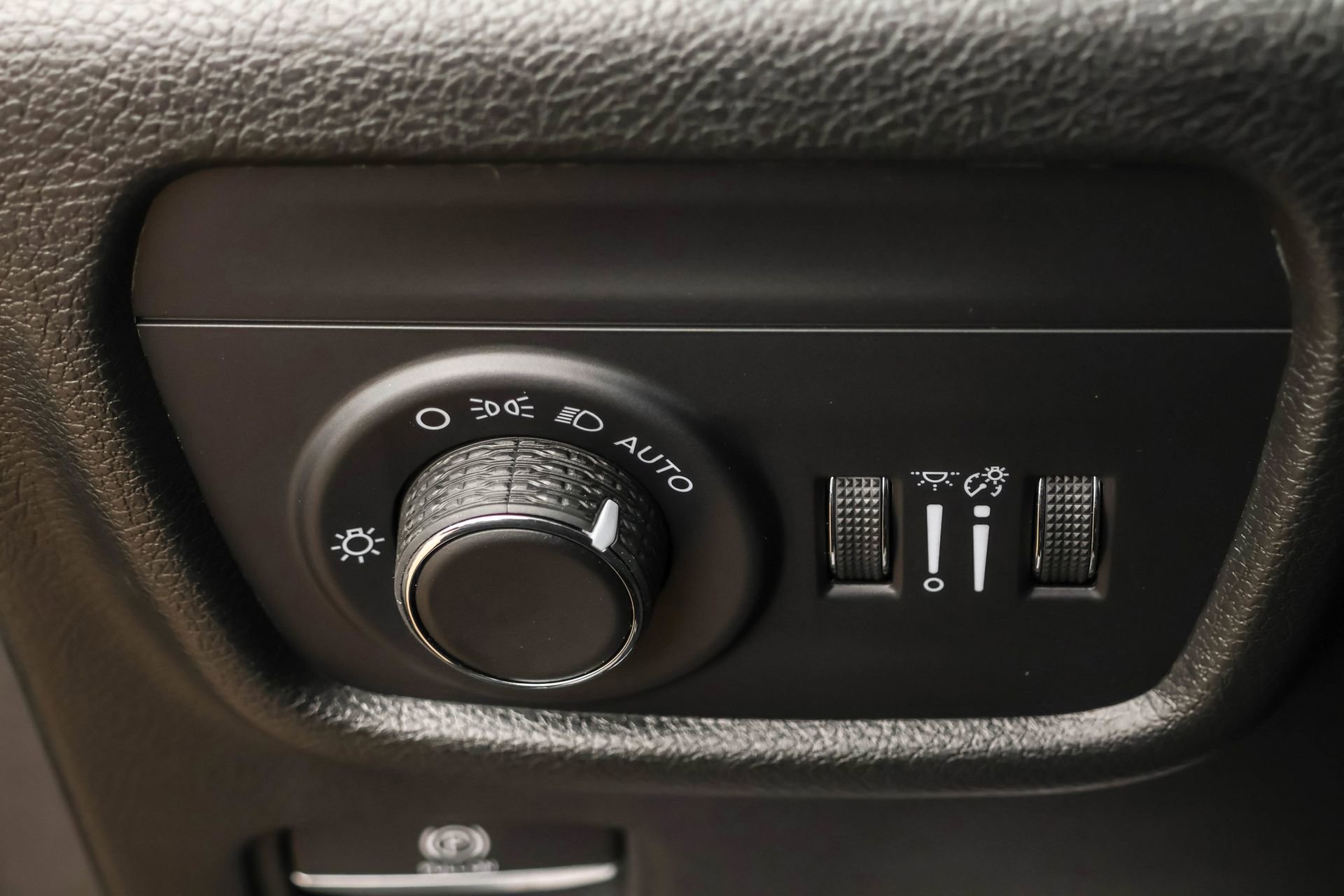 New 2025 Jeep Grand Cherokee L Altitude image 31