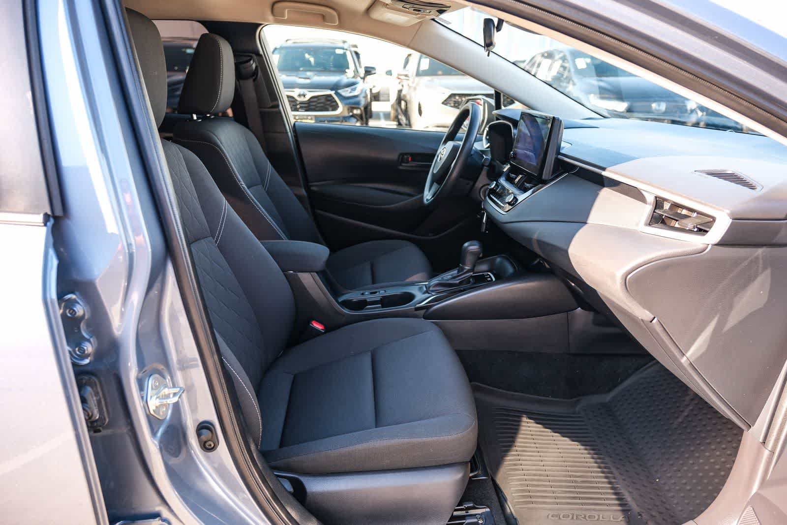 Used 2025 Toyota Corolla LE FWD image 18