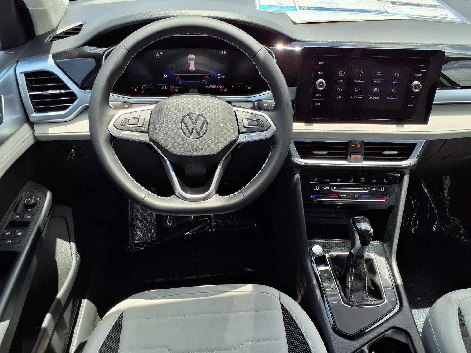 New 2026 Volkswagen Taos SE FWD image 14