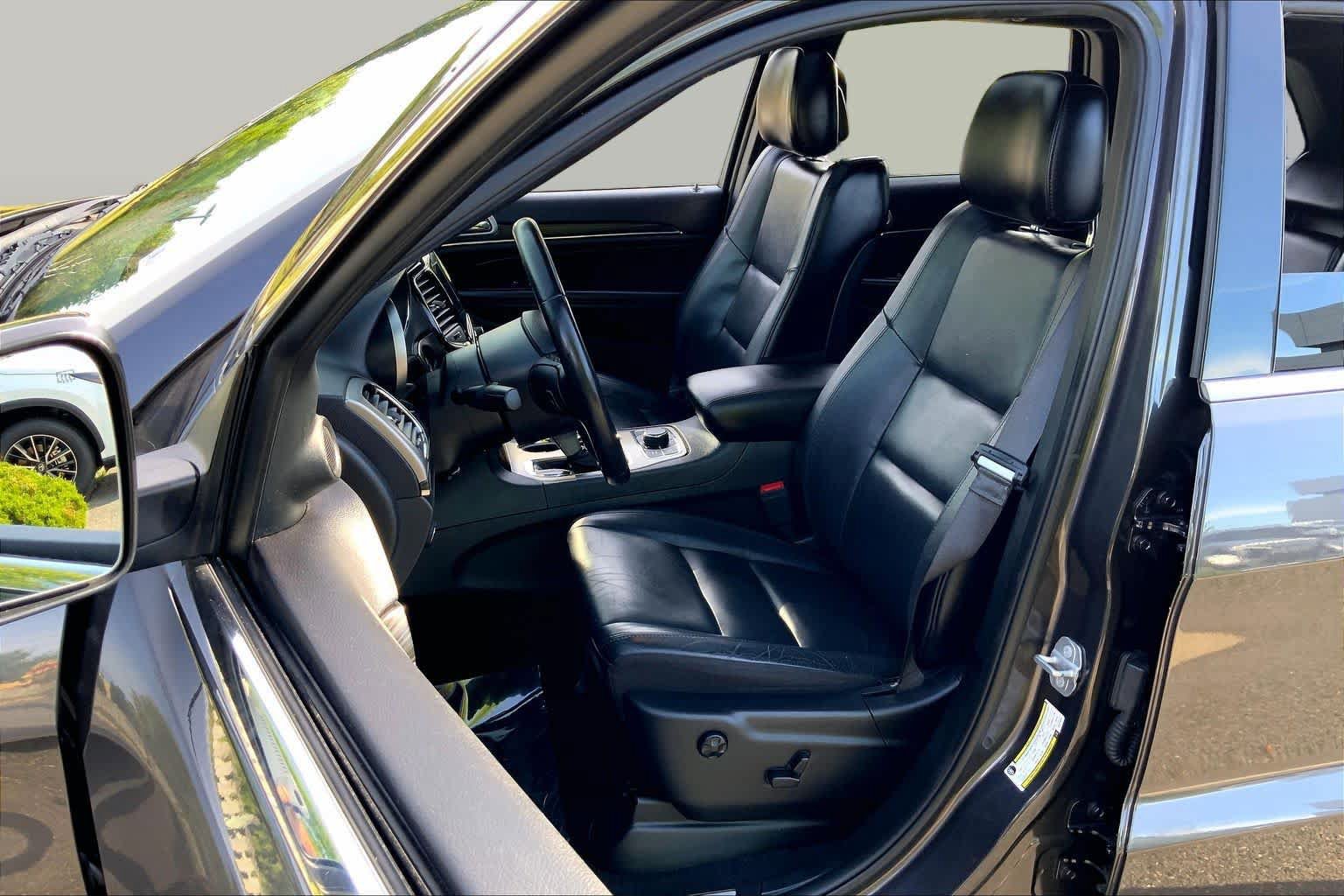 Used 2019 Jeep Grand Cherokee Limited AWD/4WD image 8