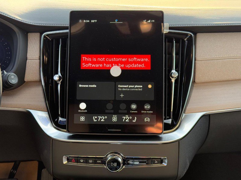 New 2026 Volvo XC90 B6 Plus w/ Protection Package Premier image 8