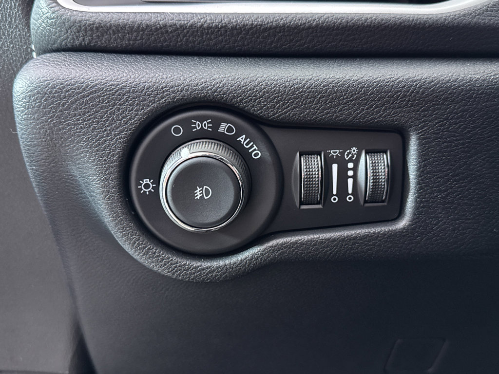 New 2026 Chrysler Pacifica Select image 31