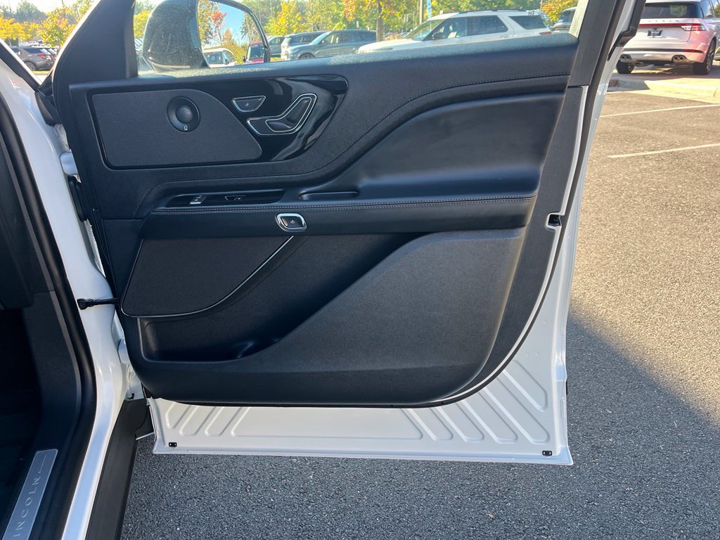 Used 2026 Lincoln Aviator AWD image 24