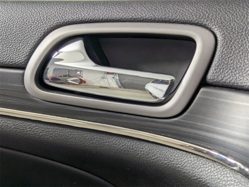 Used 2020 Jeep Grand Cherokee Limited X image 14