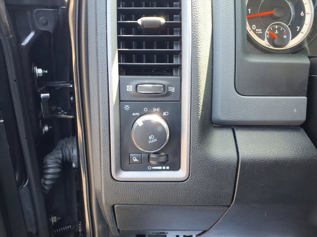 Used 2018 RAM 1500 ST AWD/4WD image 18