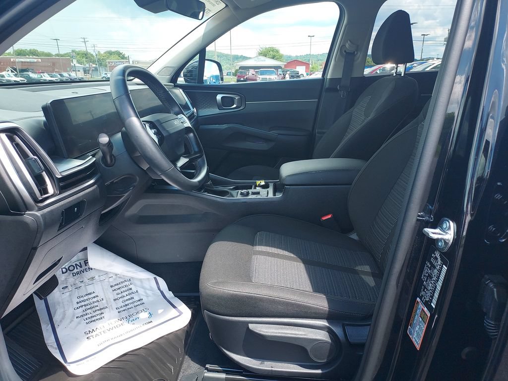 Used 2026 Kia Sorento LX FWD image 13