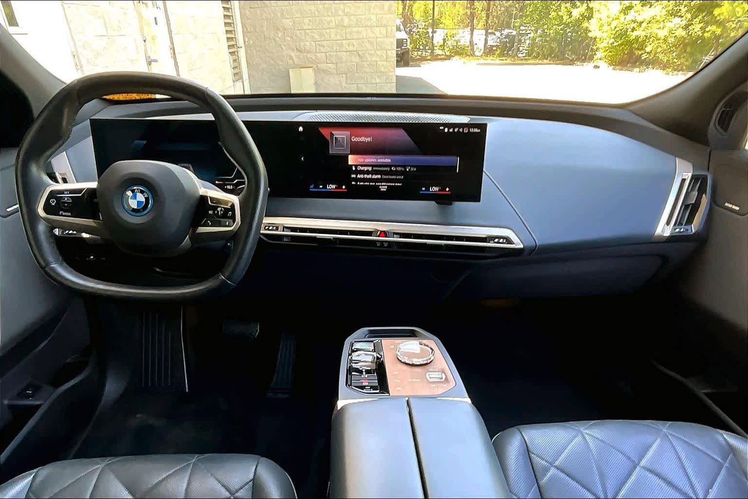 Used 2023 BMW iX xDrive50 w/ Premium Package AWD/4WD image 15