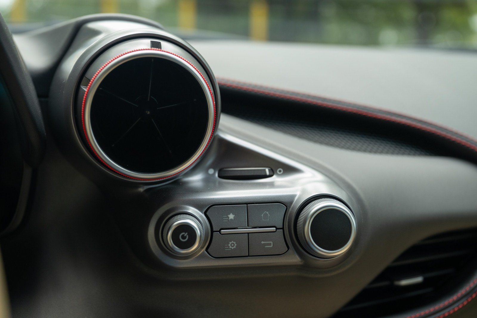 Used 2023 Ferrari F8 Tributo RWD image 41