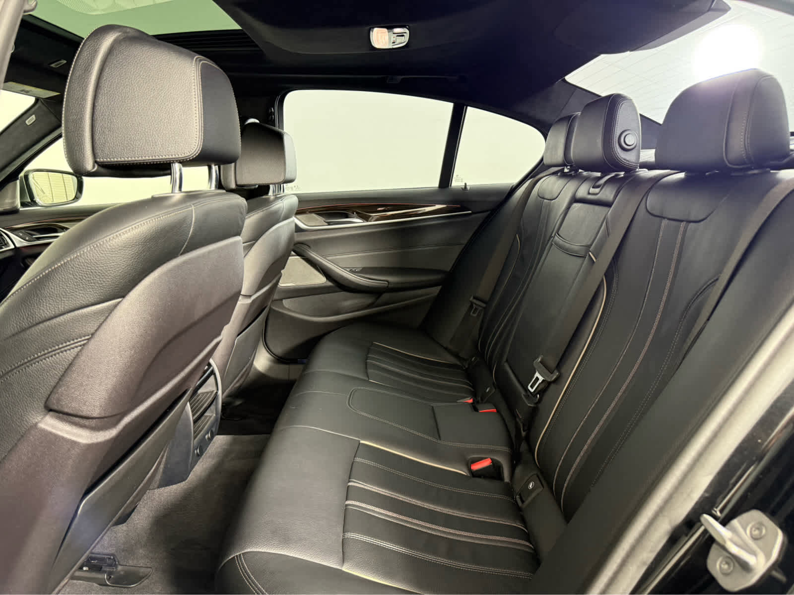 Used 2018 BMW M550i xDrive AWD/4WD image 12