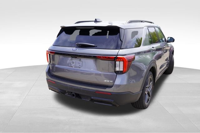 Used 2025 Ford Explorer ST-Line w/ ST-Line Street Pack AWD/4WD image 3