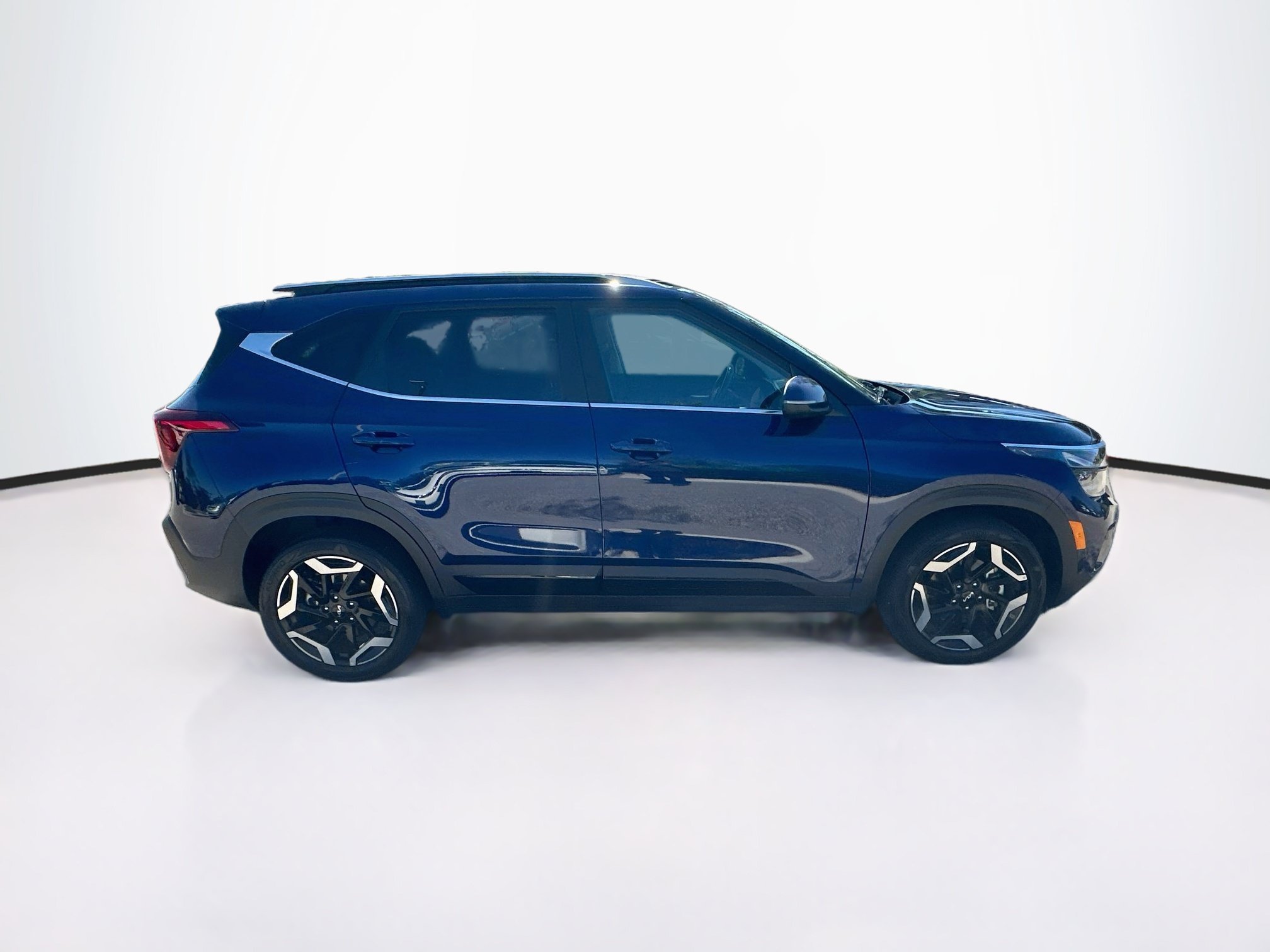 Used 2024 Kia Seltos SX w/ SX Sunroof Package AWD/4WD image 10